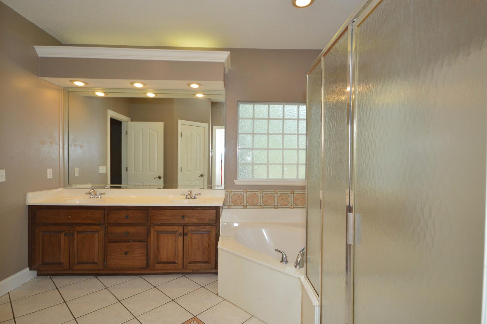 ROBLEDAL ESTATES - Residential