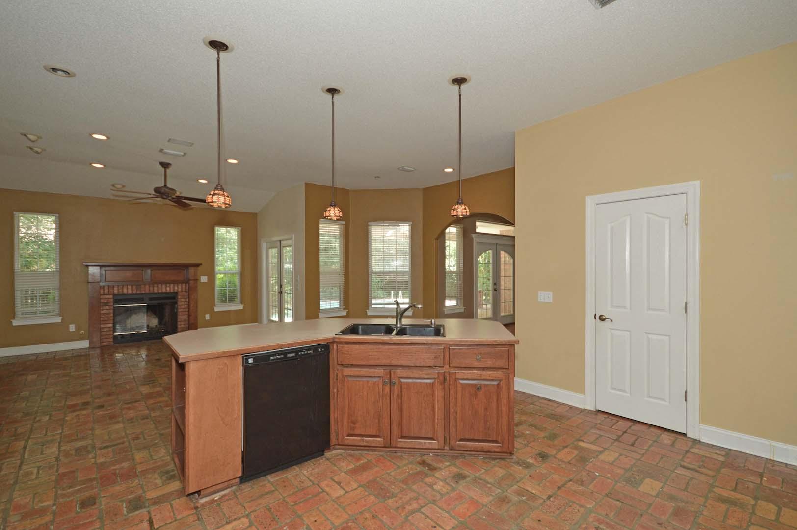 ROBLEDAL ESTATES - Residential