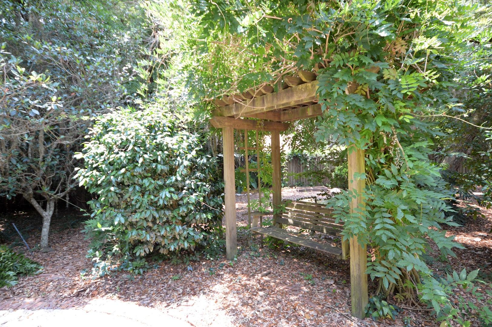 ROBLEDAL ESTATES - Residential