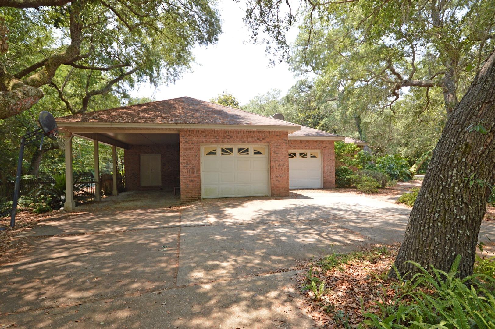 ROBLEDAL ESTATES - Residential