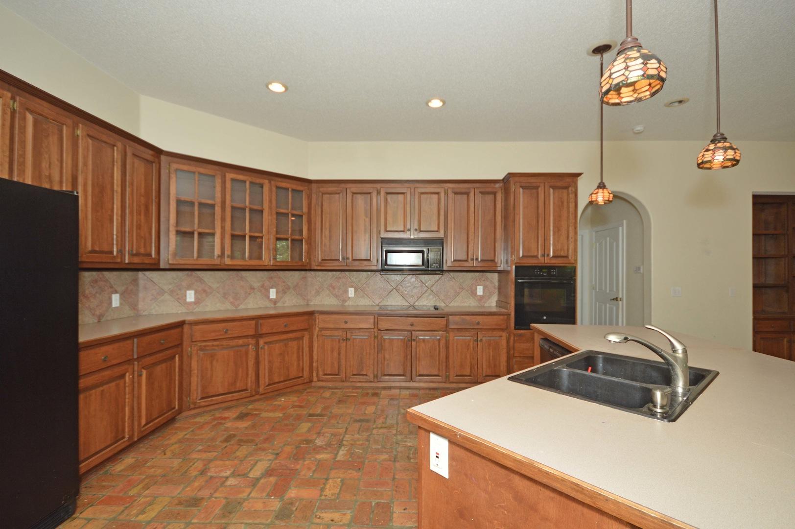 ROBLEDAL ESTATES - Residential