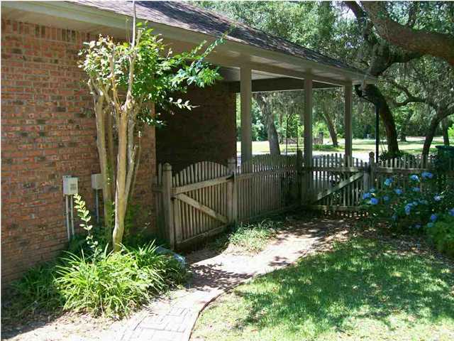 ROBLEDAL ESTATES - Residential