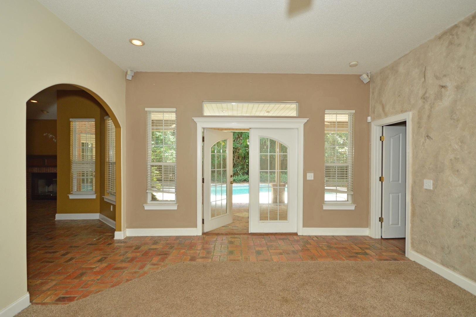 ROBLEDAL ESTATES - Residential