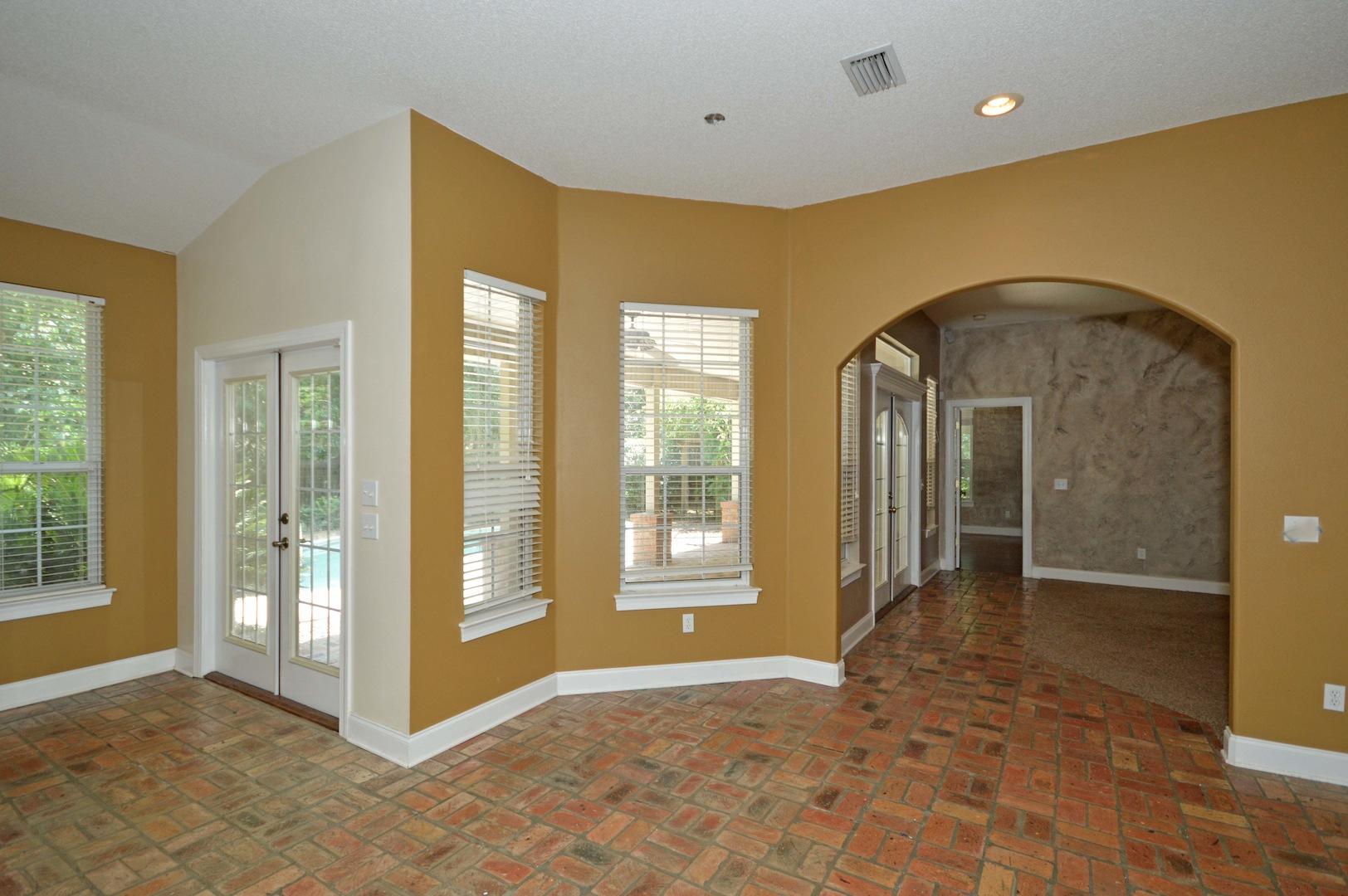 ROBLEDAL ESTATES - Residential