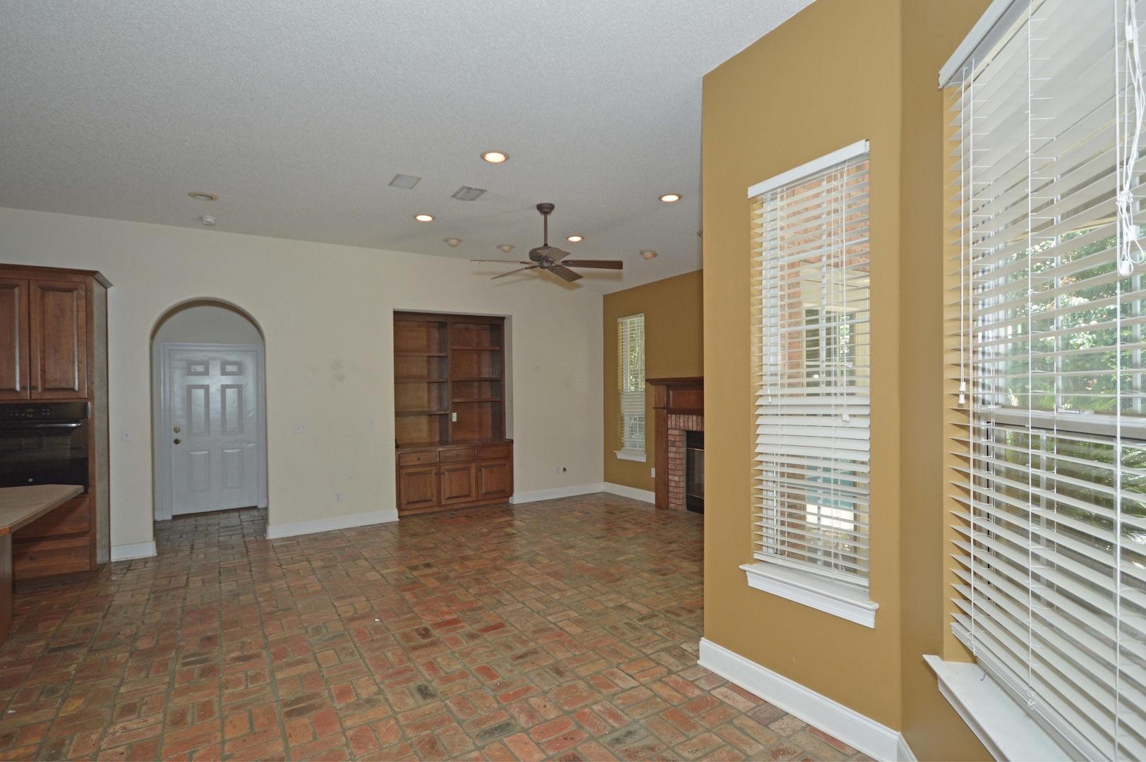 ROBLEDAL ESTATES - Residential