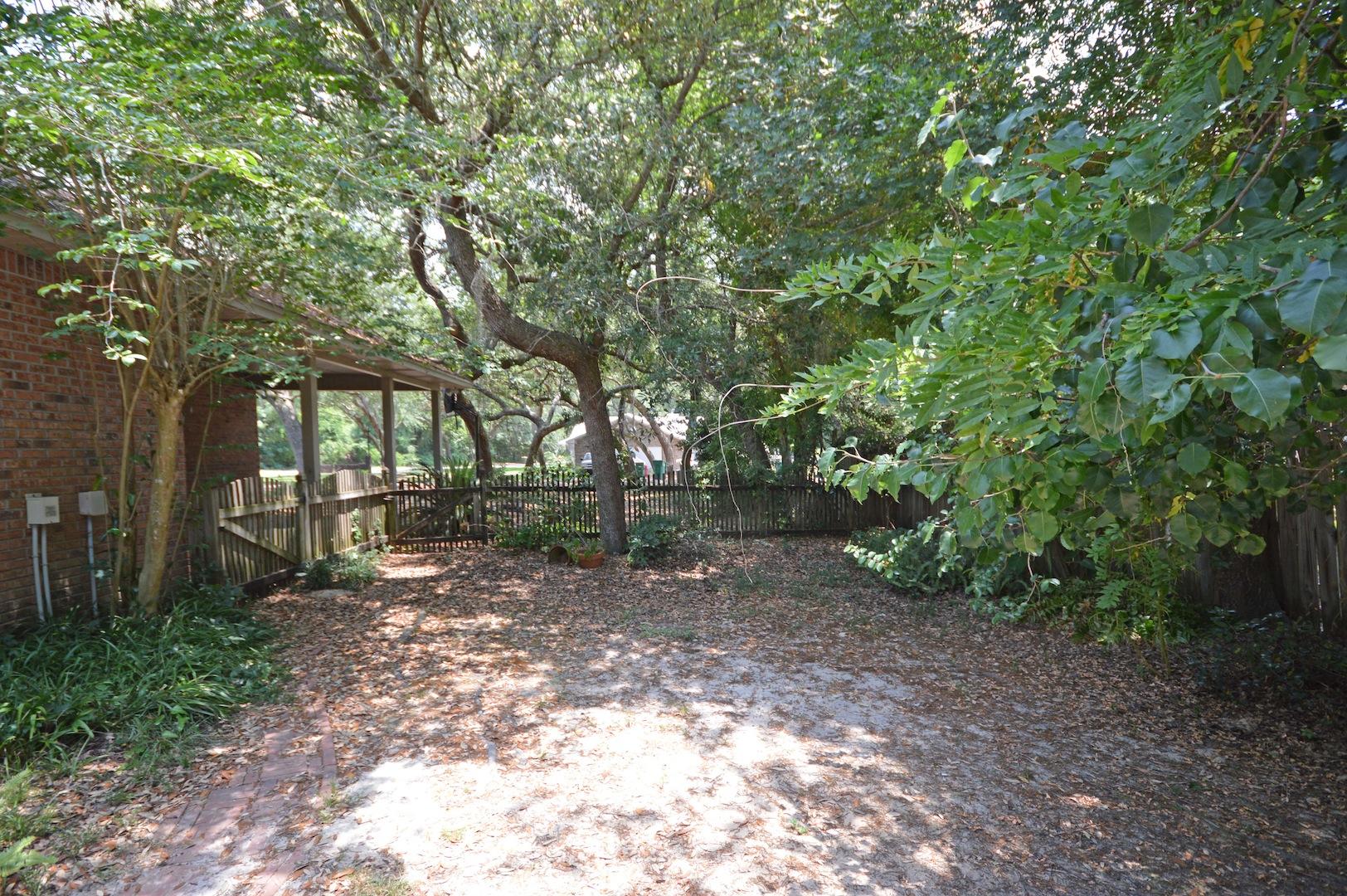 ROBLEDAL ESTATES - Residential