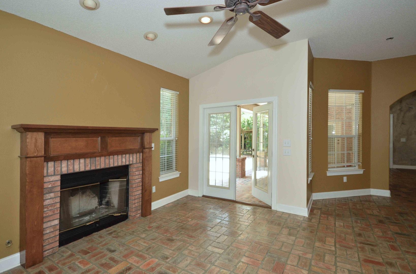 ROBLEDAL ESTATES - Residential