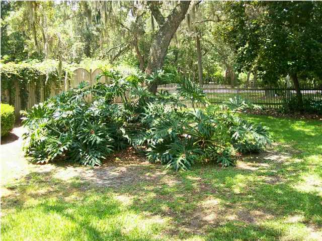 ROBLEDAL ESTATES - Residential