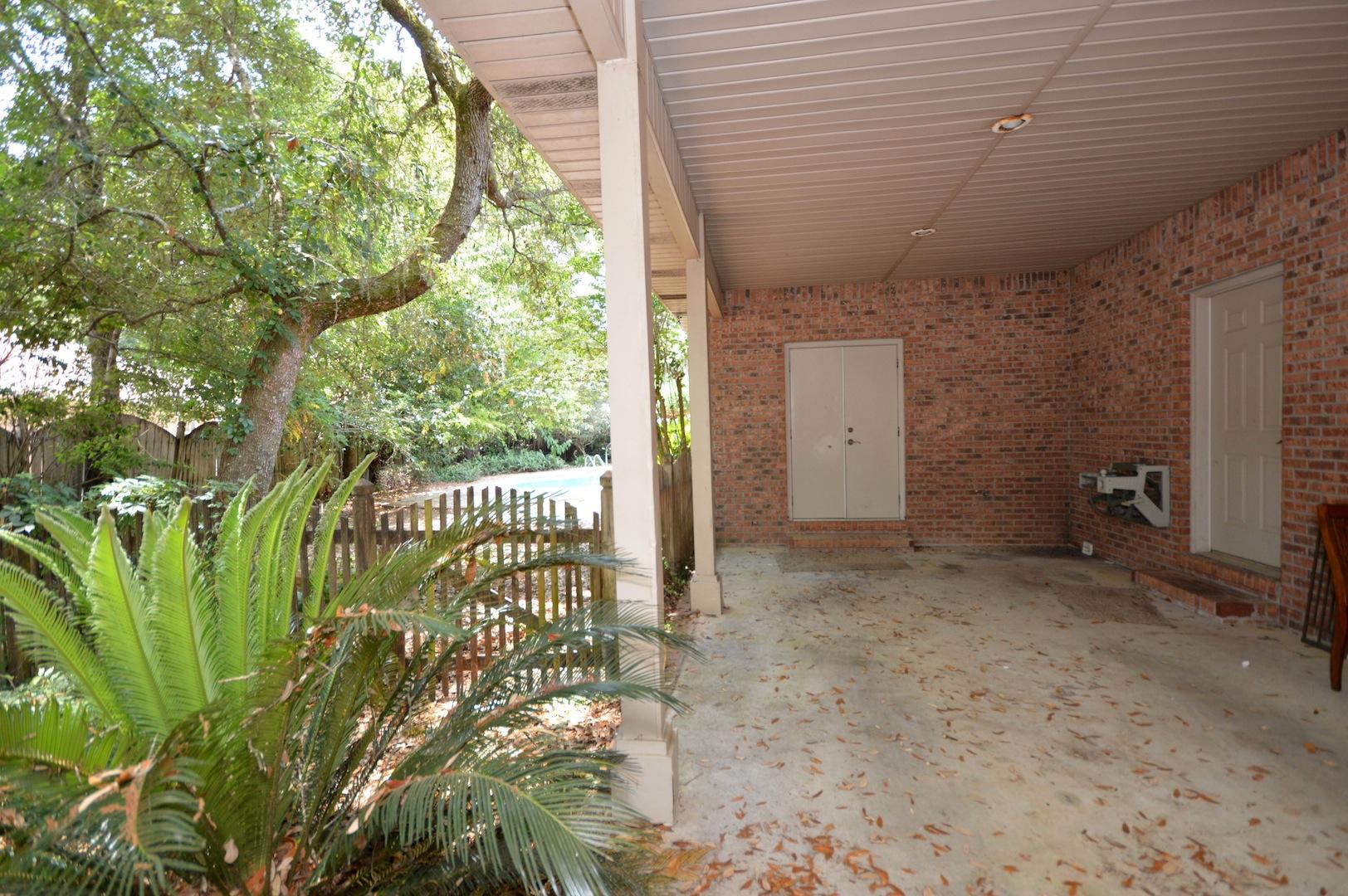 ROBLEDAL ESTATES - Residential