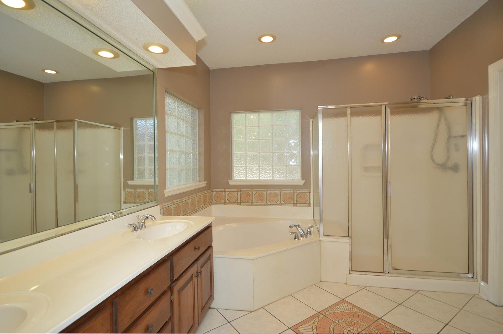 ROBLEDAL ESTATES - Residential