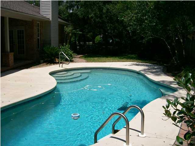 ROBLEDAL ESTATES - Residential