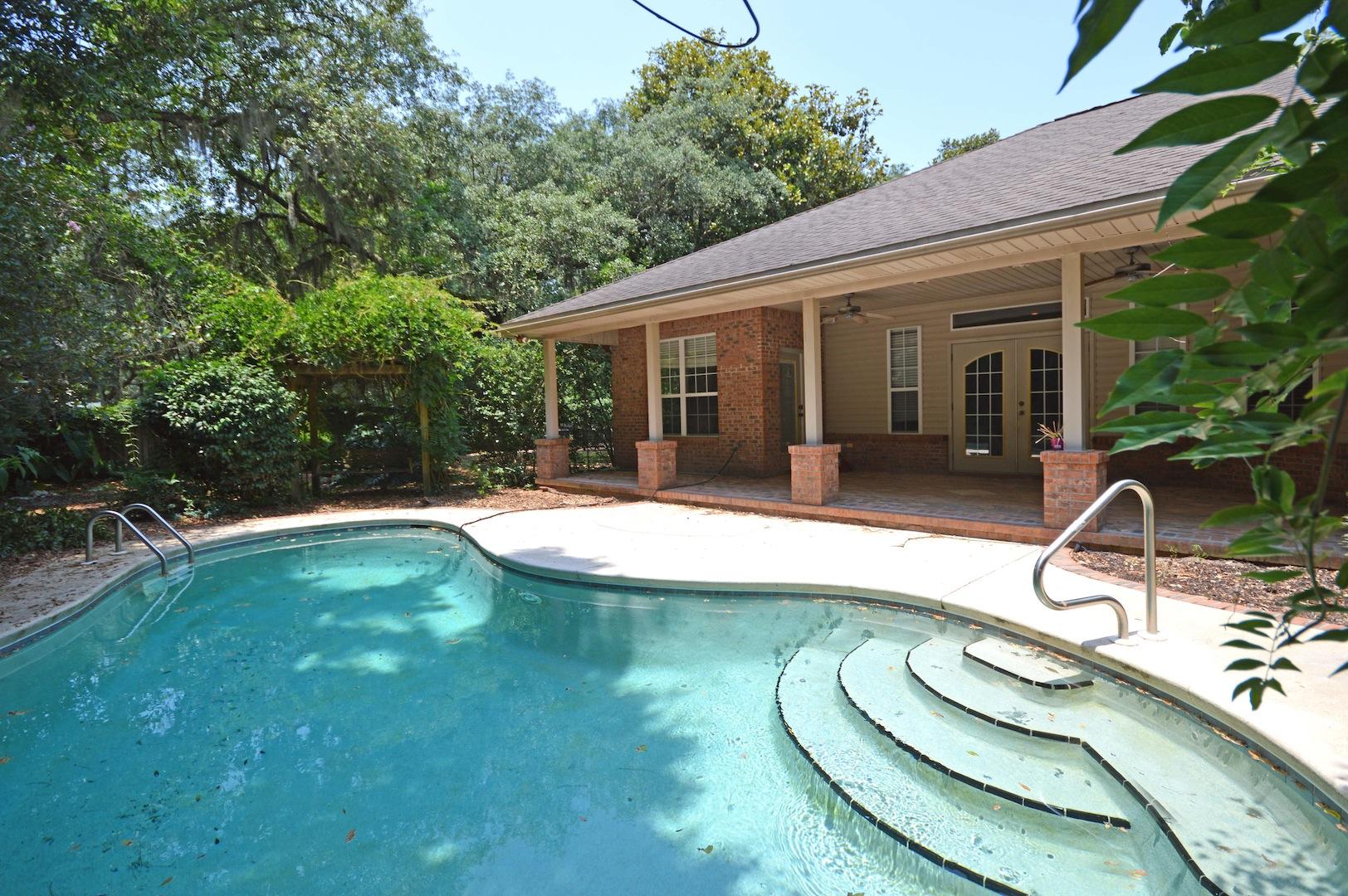 ROBLEDAL ESTATES - Residential