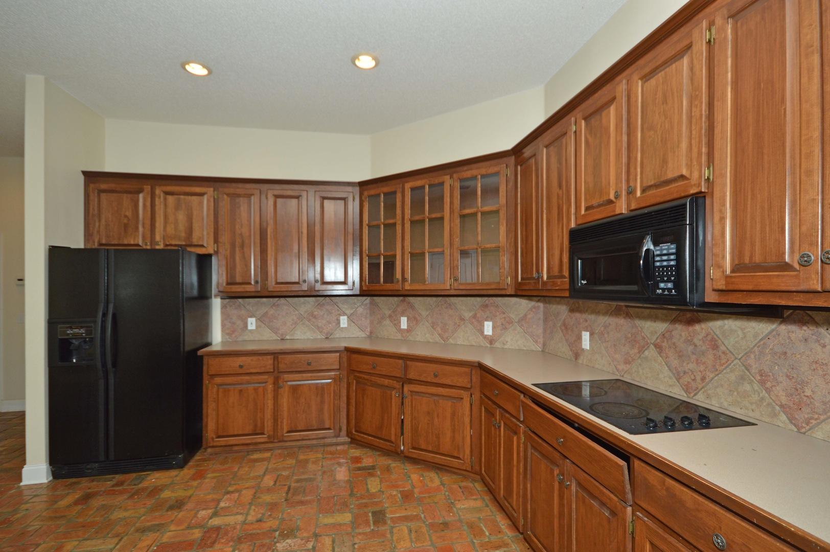 ROBLEDAL ESTATES - Residential