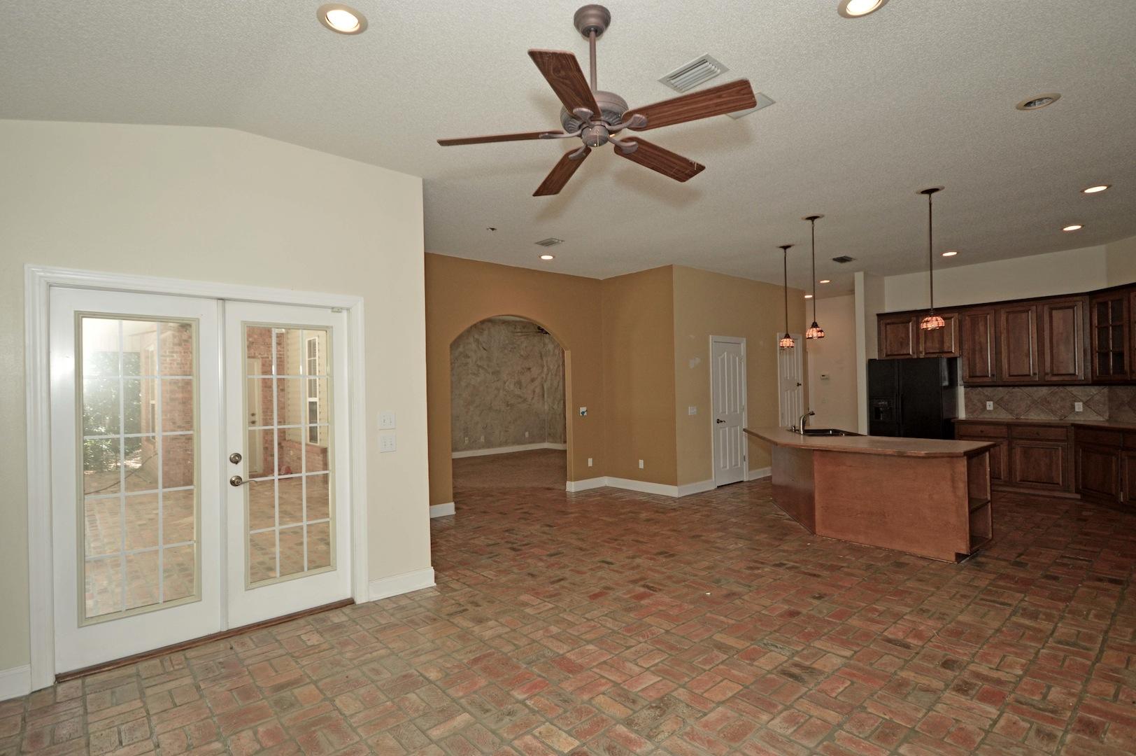 ROBLEDAL ESTATES - Residential