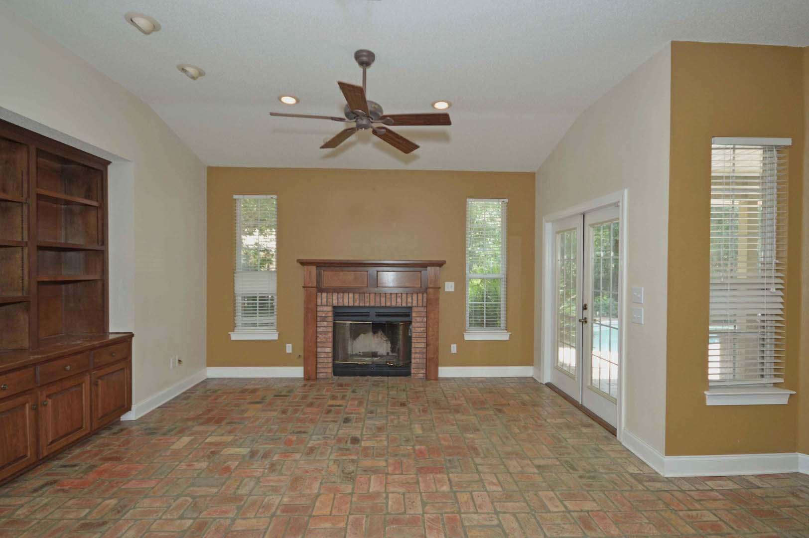 ROBLEDAL ESTATES - Residential