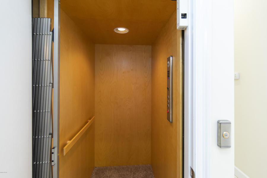 COLLEGE POINT 1ST ADDN - Residential