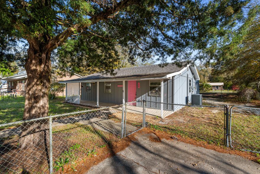This cozy home is nestled in the historic town of Defuniak Springs. This home features 3 bedrooms with 1 full bathroom The living area flows easily into the functional kitchen with plenty of cabinet space. The bedrooms are generously sized with tons of natural lighting. The bathroom has been updated recently. 

Easy access to I-10 and just a short drive to the white-sand beaches!