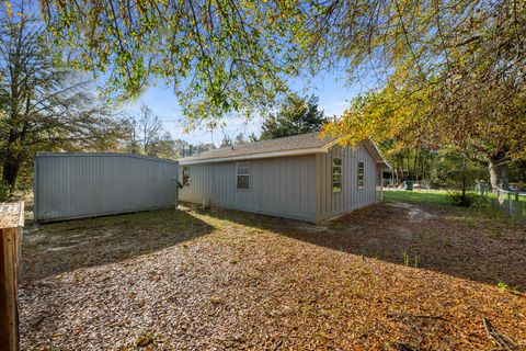 A home in DeFuniak Springs