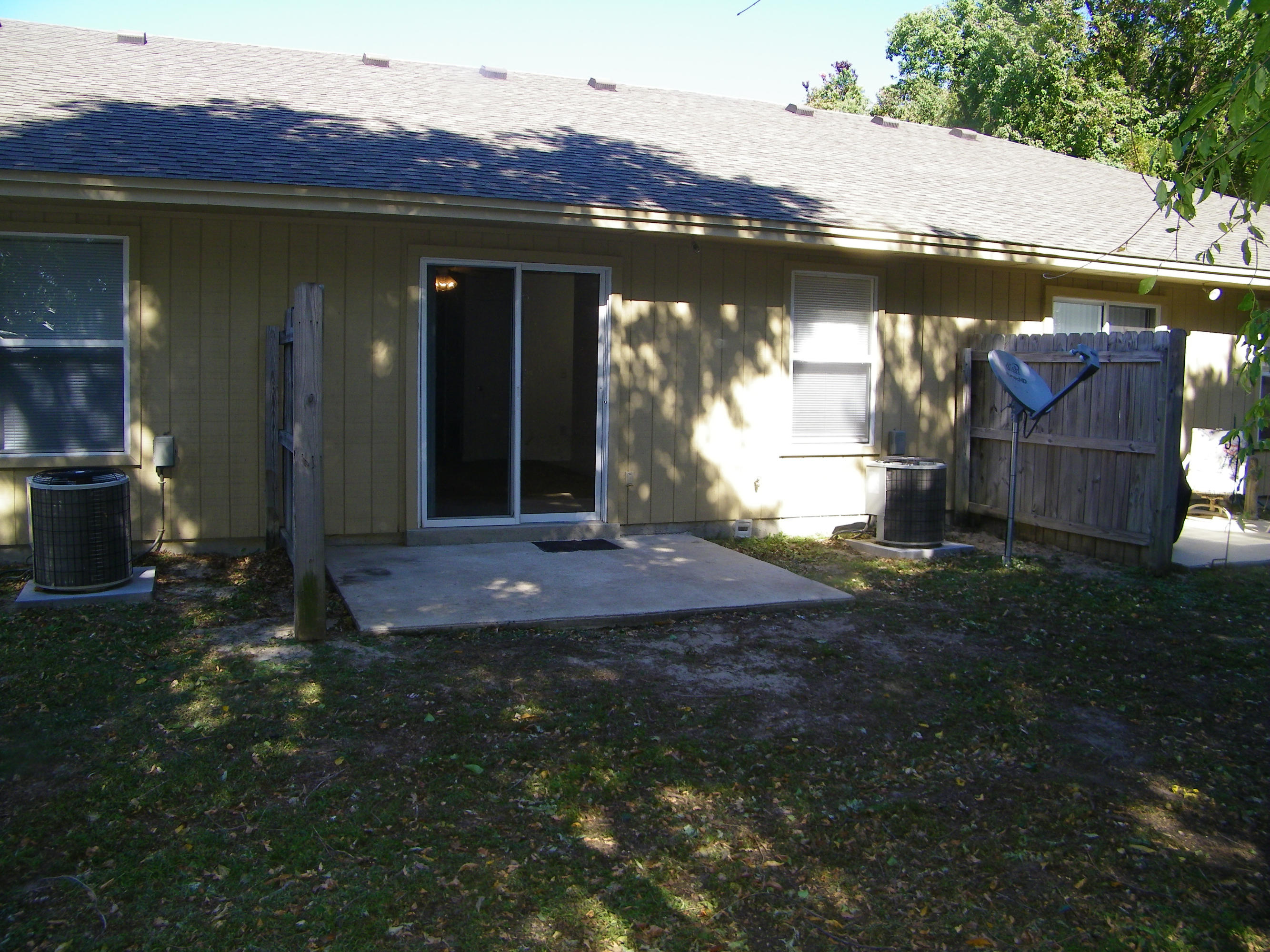 BAYWOOD T/H - Residential Lease