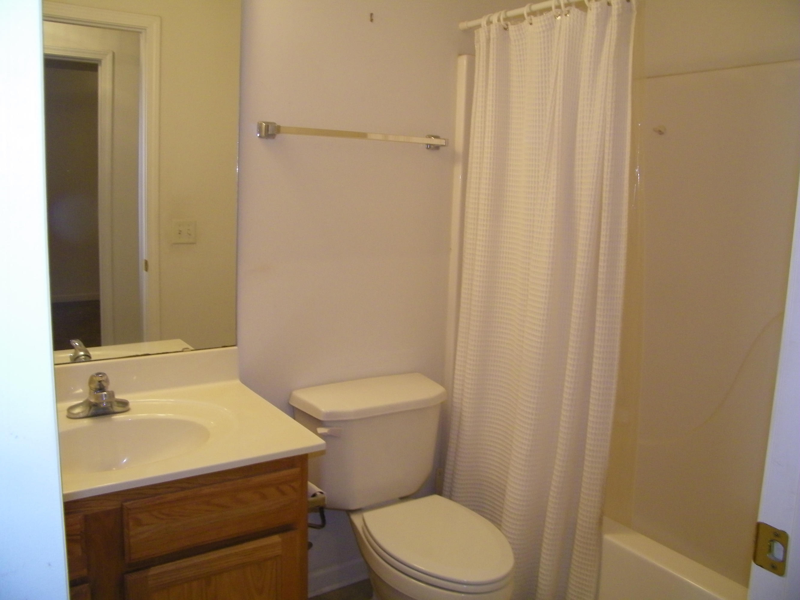 BAYWOOD T/H - Residential Lease