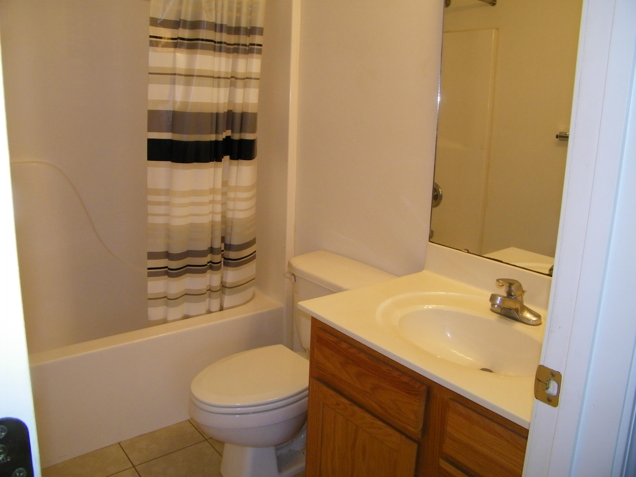 BAYWOOD T/H - Residential Lease