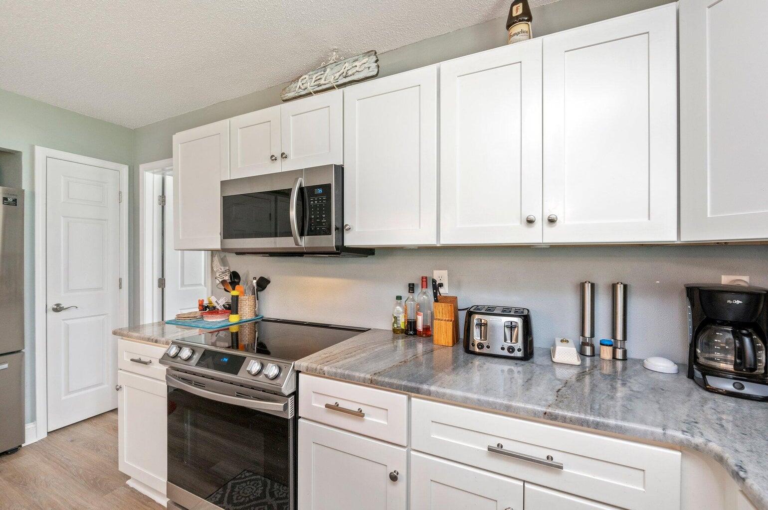 MORRIS ADD C/V E18 FT LOT 8 & ALL LOTS 9 & 10 BLK 24 - Residential Lease