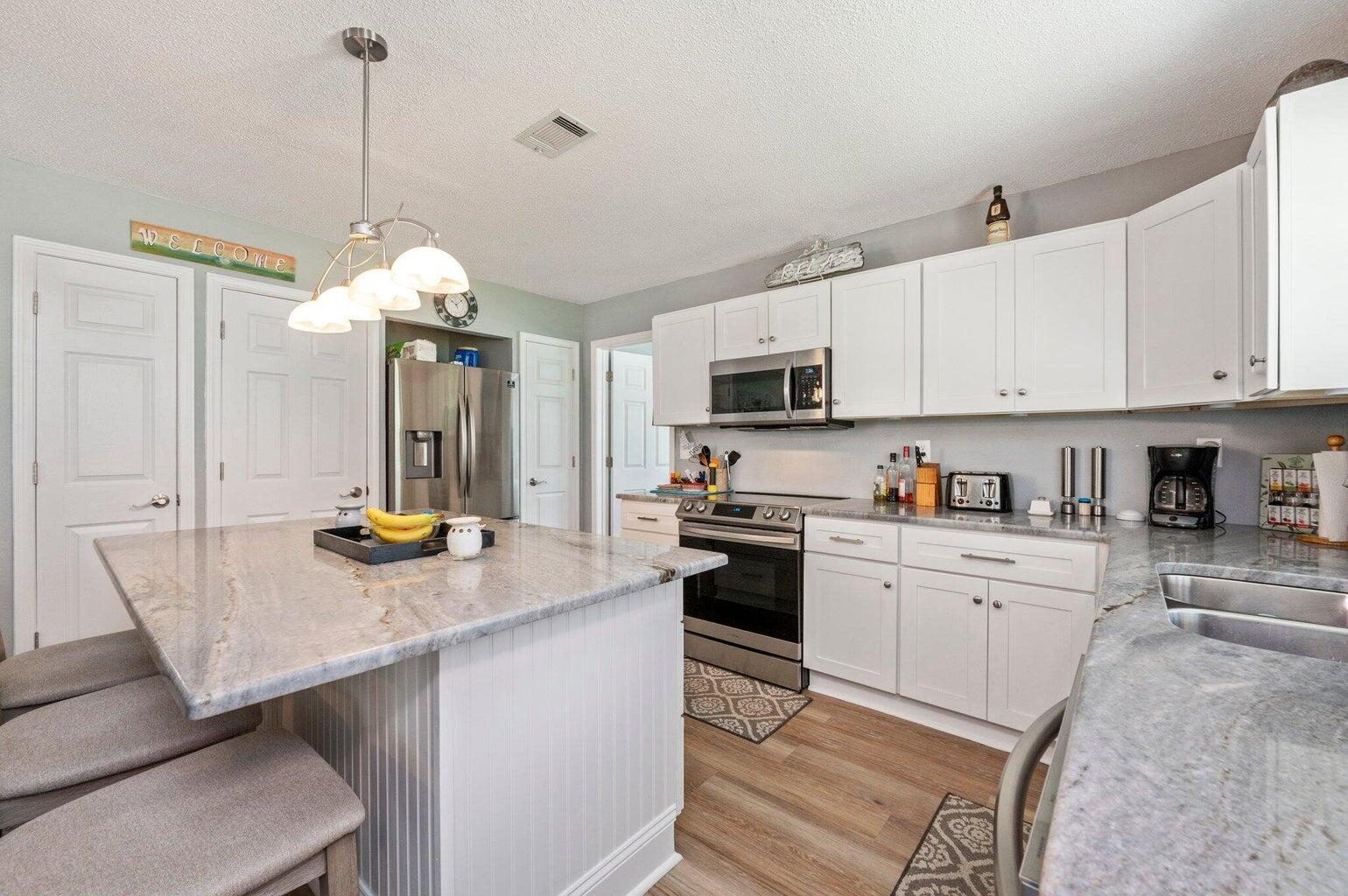 MORRIS ADD C/V E18 FT LOT 8 & ALL LOTS 9 & 10 BLK 24 - Residential Lease