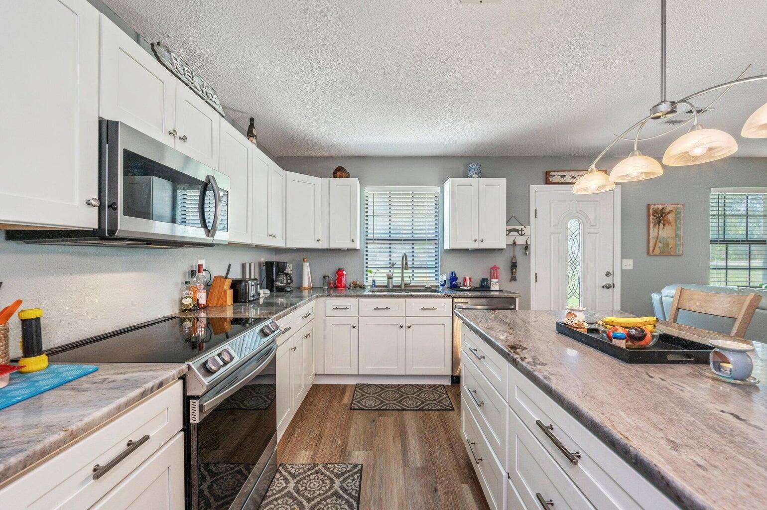 MORRIS ADD C/V E18 FT LOT 8 & ALL LOTS 9 & 10 BLK 24 - Residential Lease