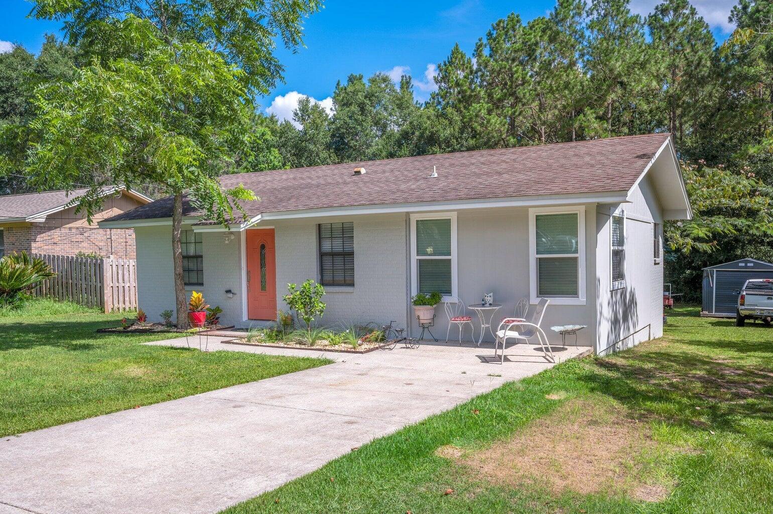 MORRIS ADD C/V E18 FT LOT 8 & ALL LOTS 9 & 10 BLK 24 - Residential Lease