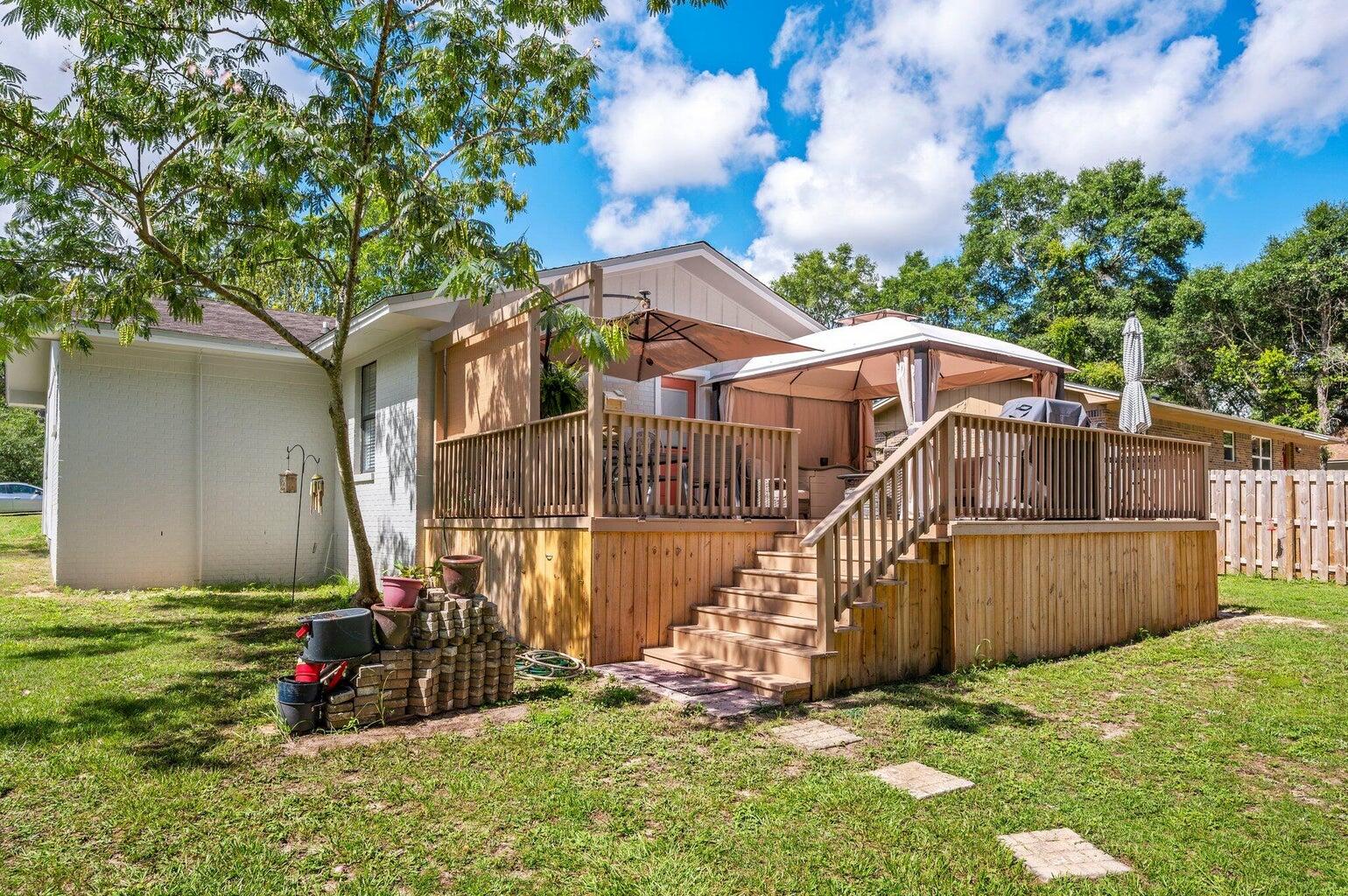 MORRIS ADD C/V E18 FT LOT 8 & ALL LOTS 9 & 10 BLK 24 - Residential Lease