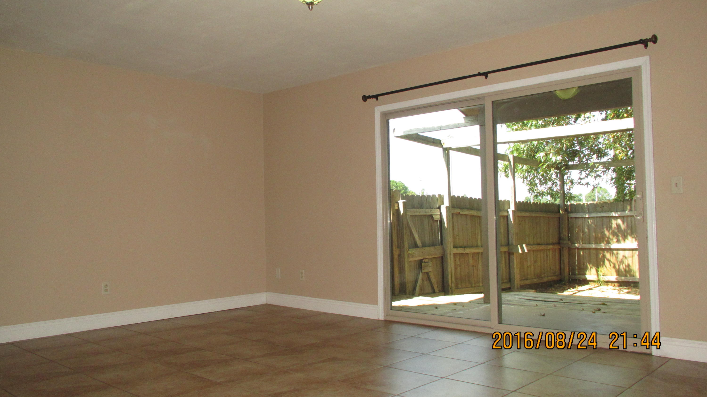 BAYWOOD T/H - Residential Lease