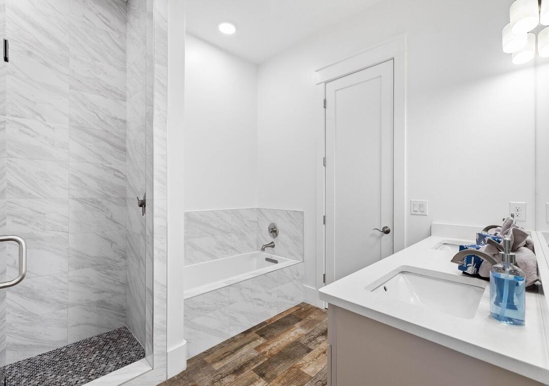 SNOW DRIFT BEACH - Residential