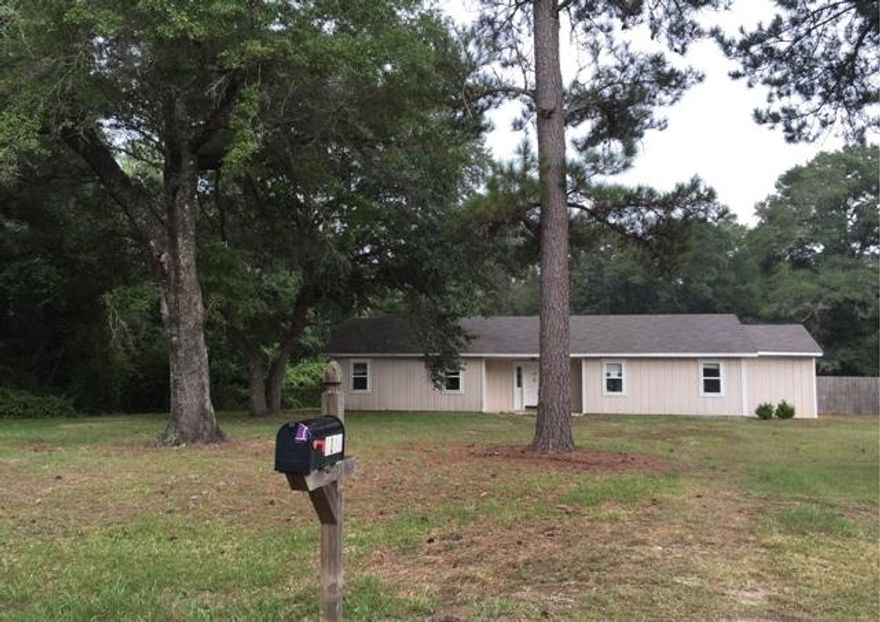 REO ~ This spacious 3 Bd / 2 Ba ranch is situated on over 1 acre of land & offers lots of potential. The home offers an open floor plan with tile floors through out, large patio & fenced back yard. Just minutes to Four Mile Creek, boat launches & schools.