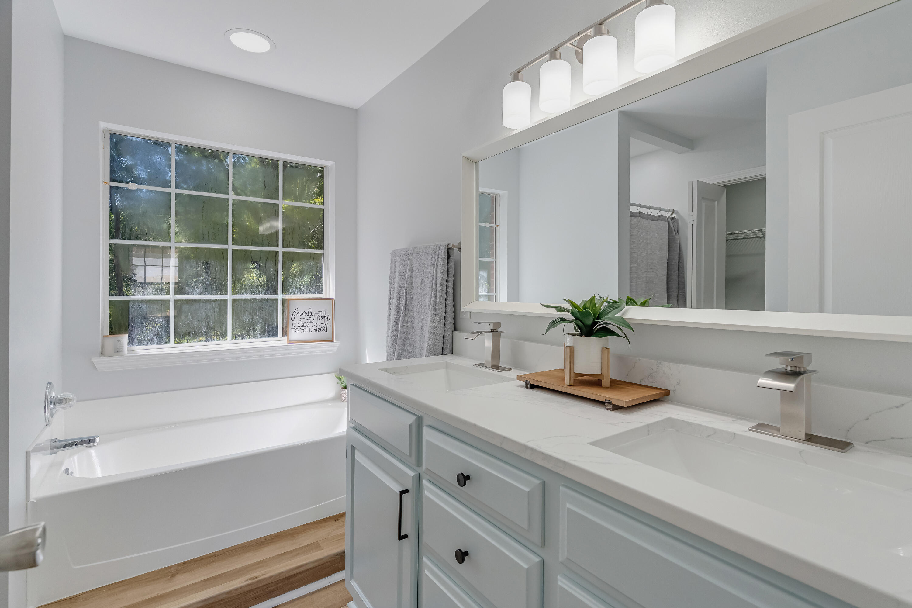 RIVERCHASE PH I - Residential