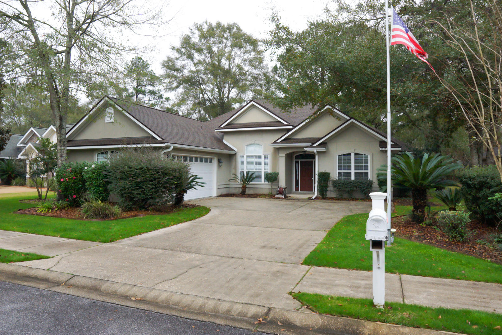 AVAiLABLE... July 15, 2024!! 4bd/2.5bth home located in a gated community surrounded by English-style gardens and lush greenery. Home boasts 9 foot ceilings, premium lighting, pocket doors, screened in back porch and more!Kitchen has a gas stove, maple cabinetry, stainless steel appliances, and many upgrades throughout the home. Living Area has a gas fireplace and trey ceilings. The Master Suite has a marble jacuzzi tub, a huge stand up shower, and a very large closet with a custom organization system. There is also a designated space for boats, RV's, and trailers. NO smoking. Pets allowed upon approval with a non-refundable pet fee. Photos are from builder and of a similar home. 600 minimum FICO credit score required in addition to meeting rental criteria.
