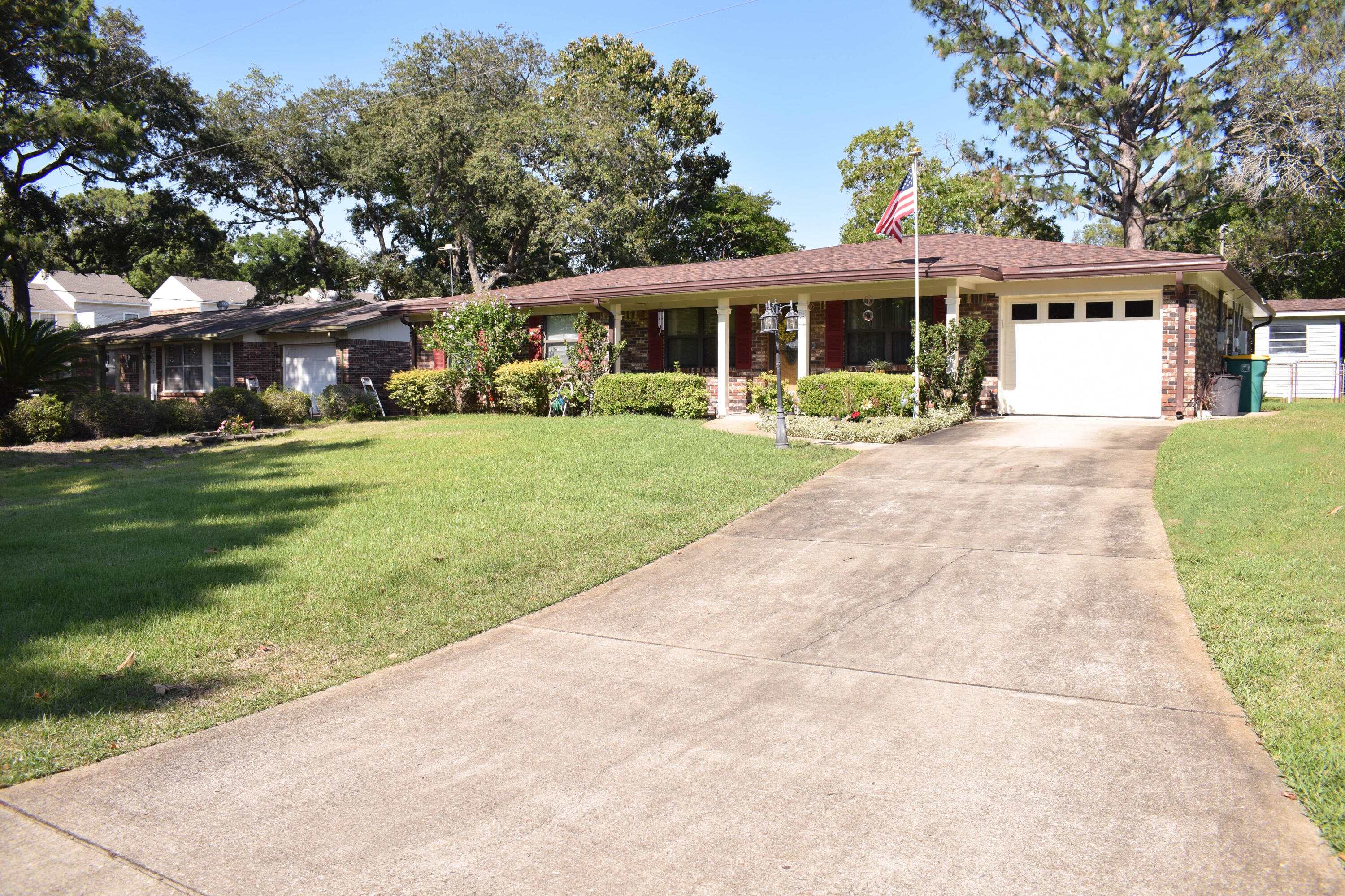 PORT DIXIE S1/2 OF LOTS 26 TO 28 BLK 32 - Residential