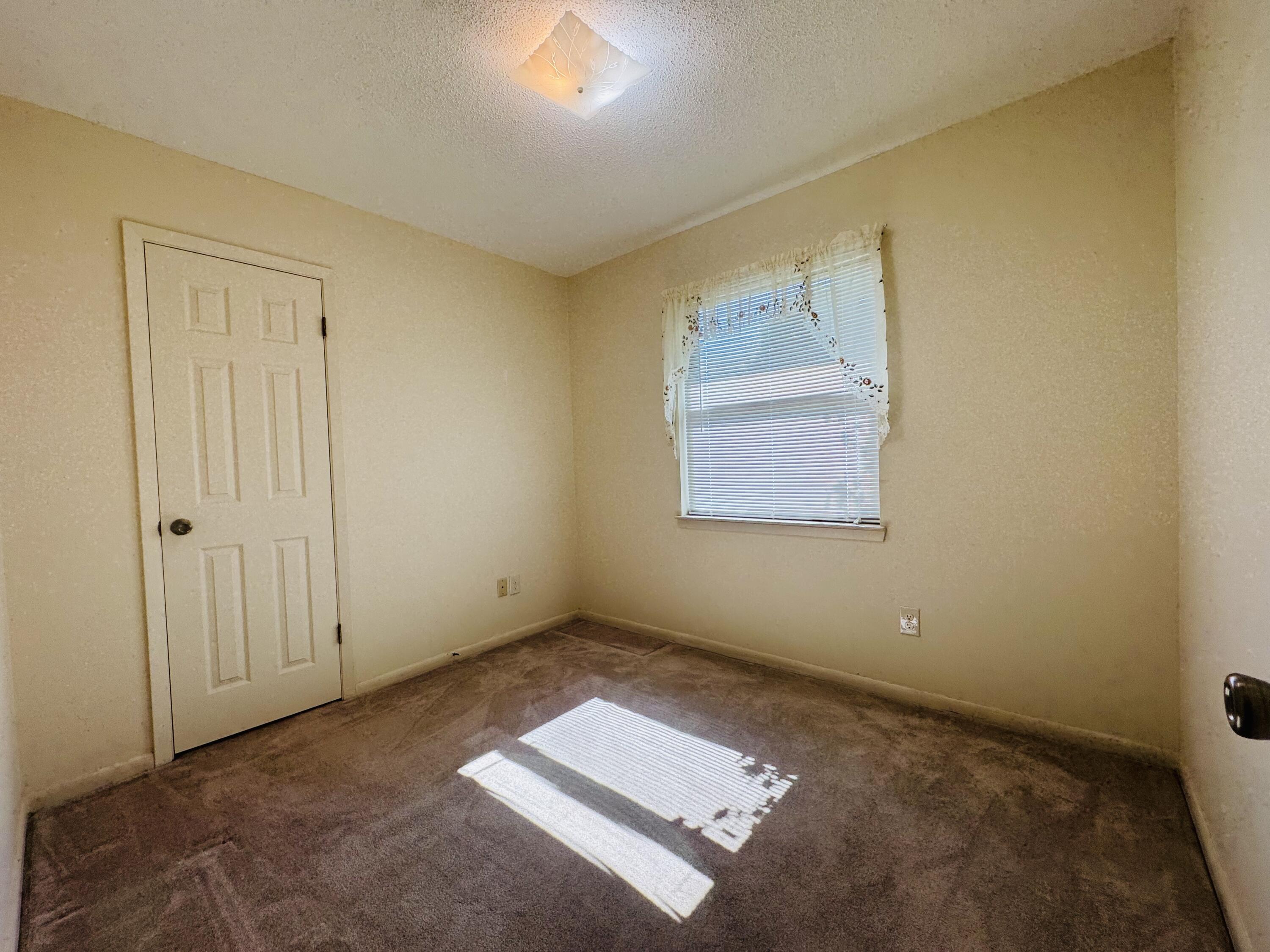 PORT DIXIE S1/2 OF LOTS 26 TO 28 BLK 32 - Residential