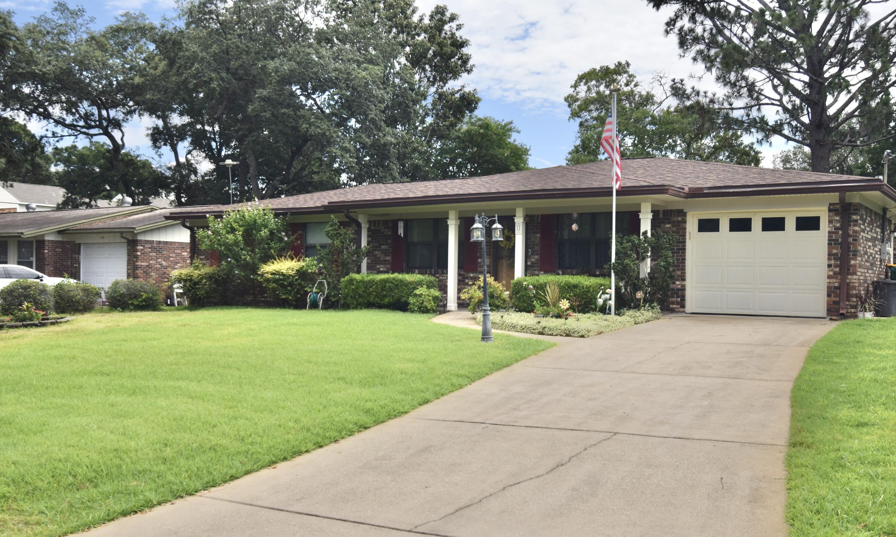 PORT DIXIE S1/2 OF LOTS 26 TO 28 BLK 32 - Residential