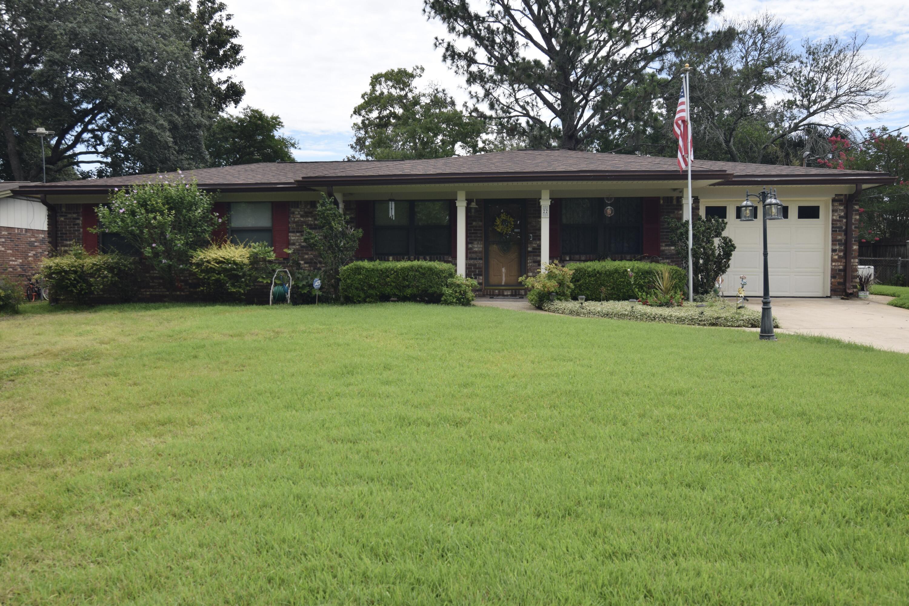 PORT DIXIE S1/2 OF LOTS 26 TO 28 BLK 32 - Residential