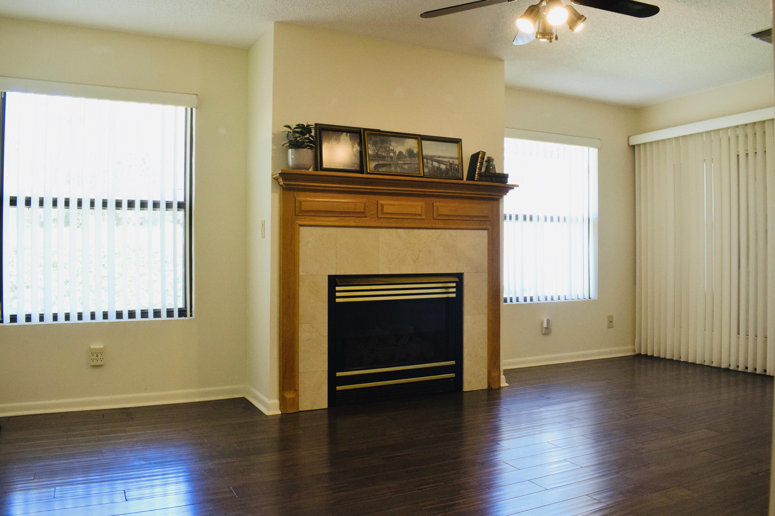 PORT DIXIE S1/2 OF LOTS 26 TO 28 BLK 32 - Residential