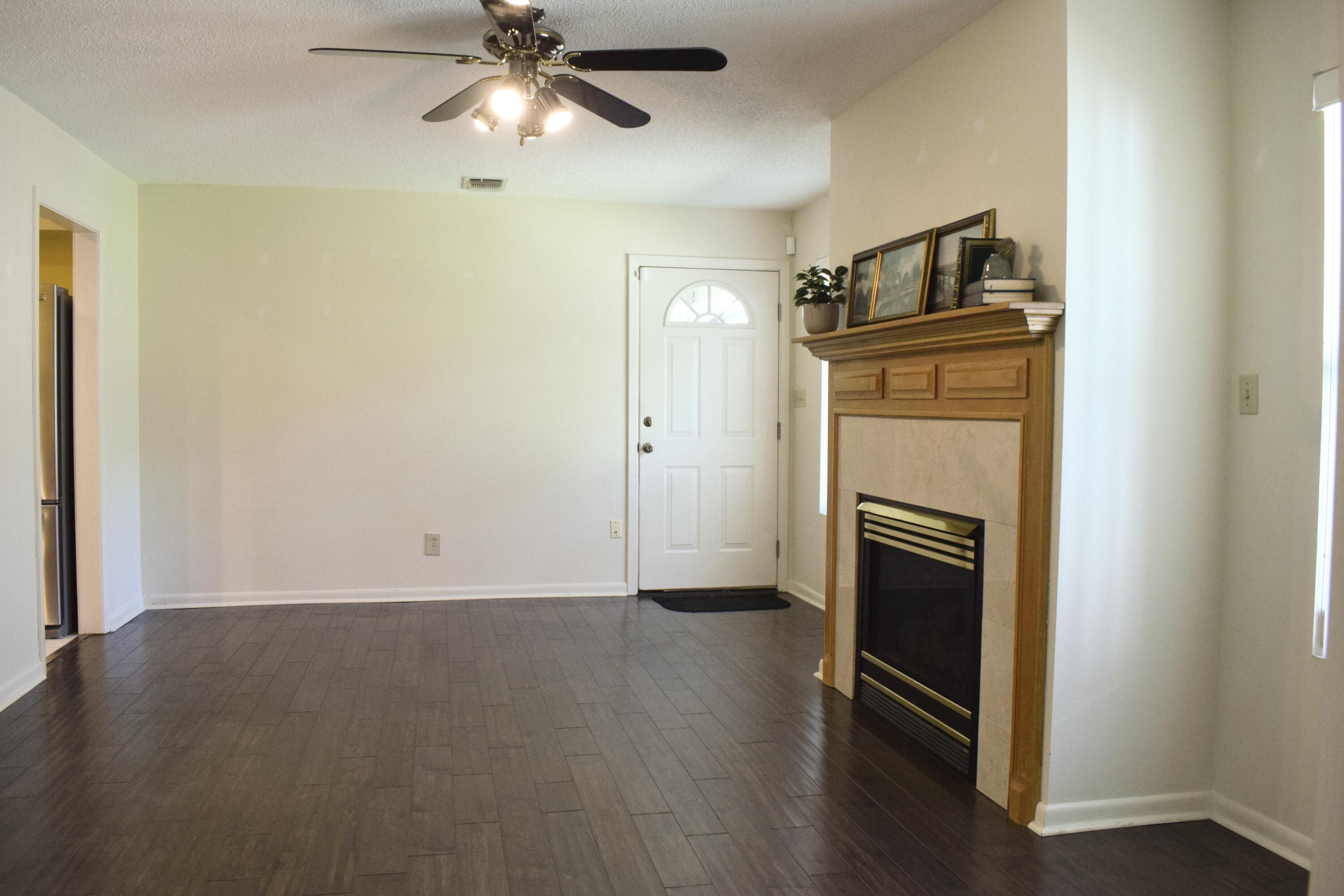 PORT DIXIE S1/2 OF LOTS 26 TO 28 BLK 32 - Residential