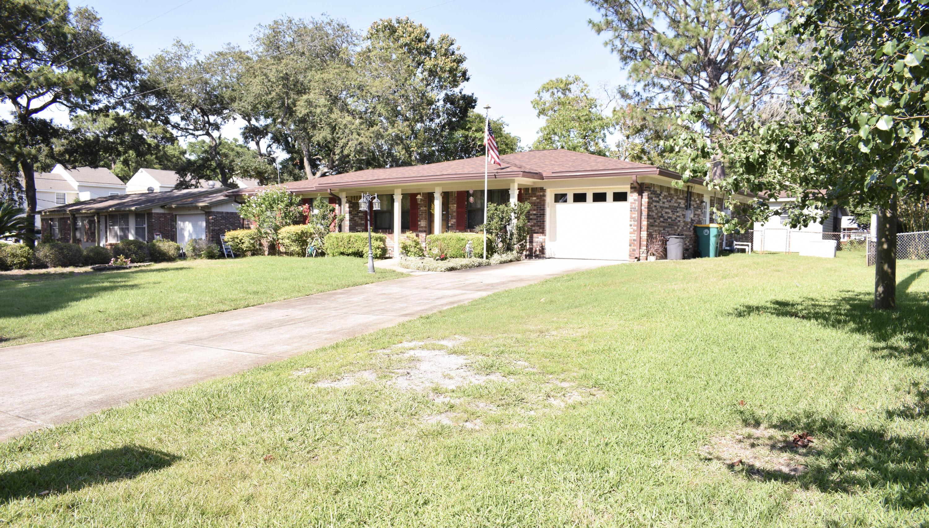 PORT DIXIE S1/2 OF LOTS 26 TO 28 BLK 32 - Residential