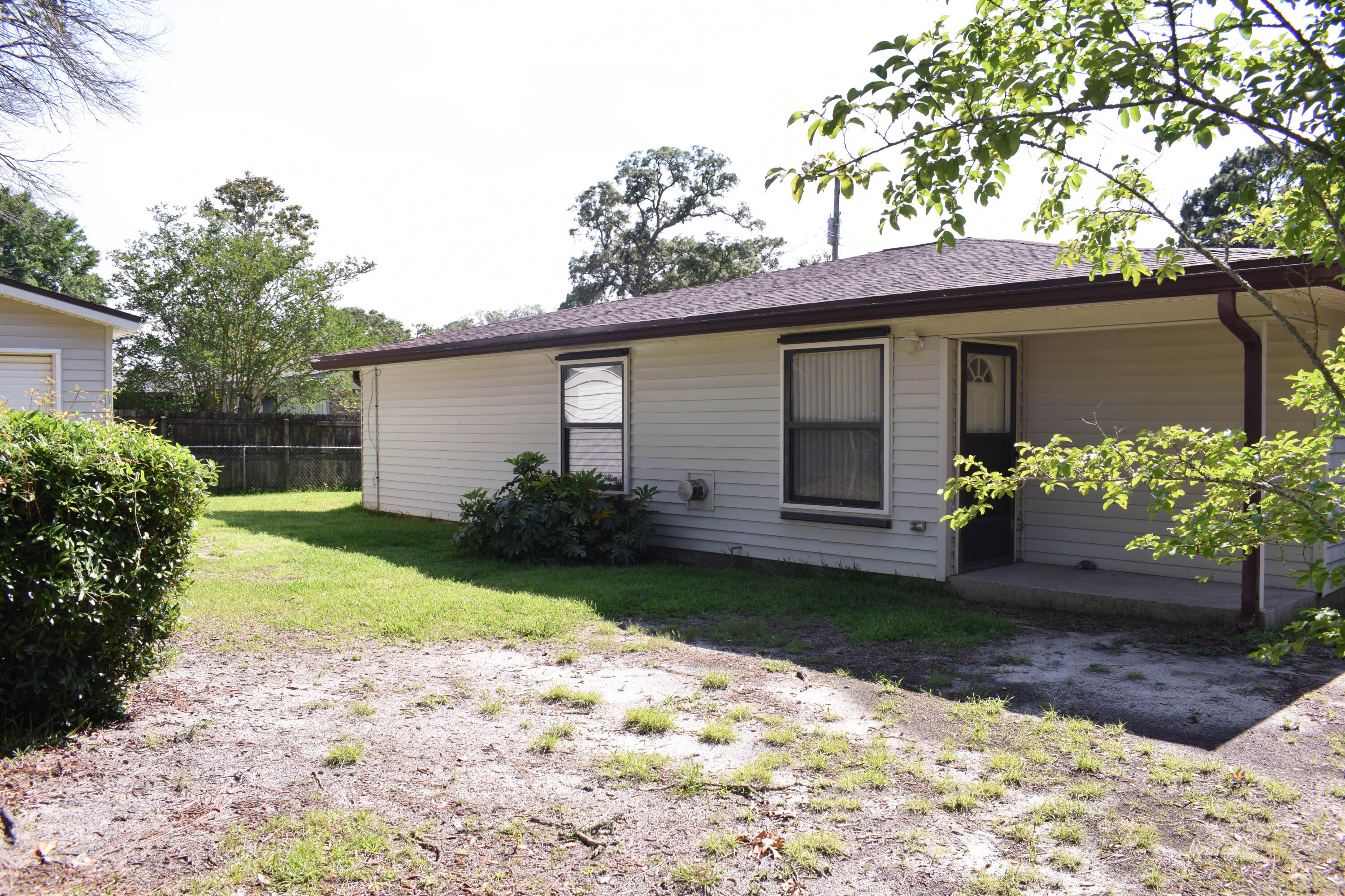PORT DIXIE S1/2 OF LOTS 26 TO 28 BLK 32 - Residential