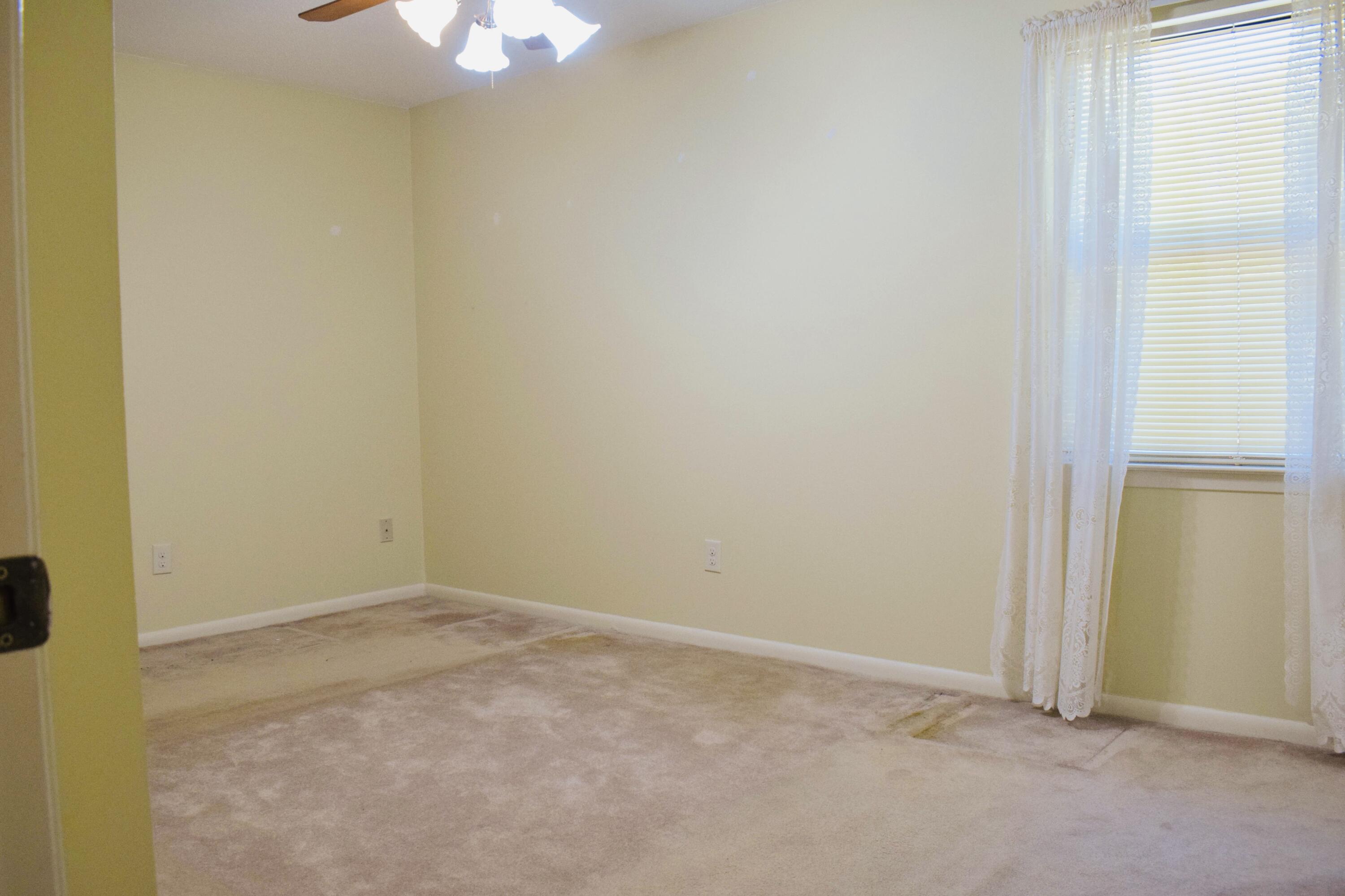 PORT DIXIE S1/2 OF LOTS 26 TO 28 BLK 32 - Residential