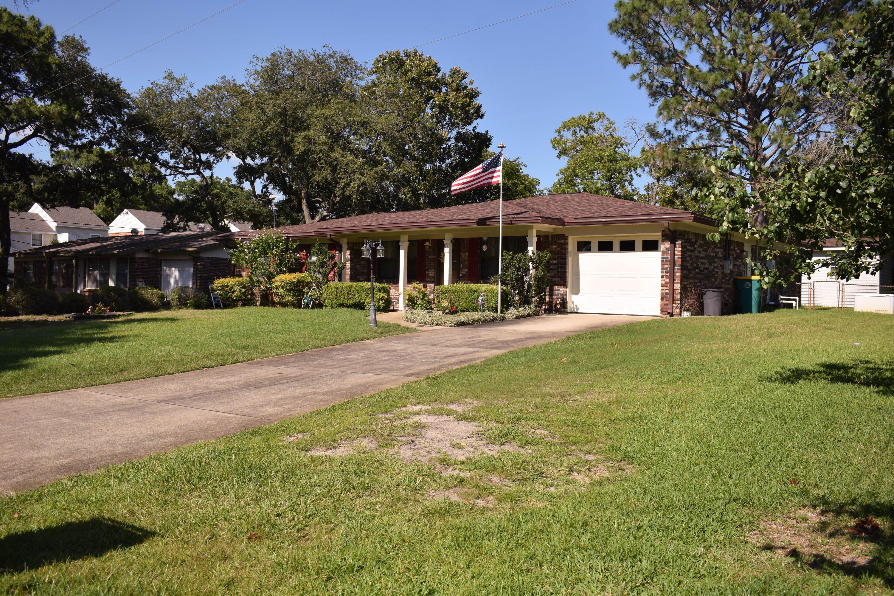 PORT DIXIE S1/2 OF LOTS 26 TO 28 BLK 32 - Residential