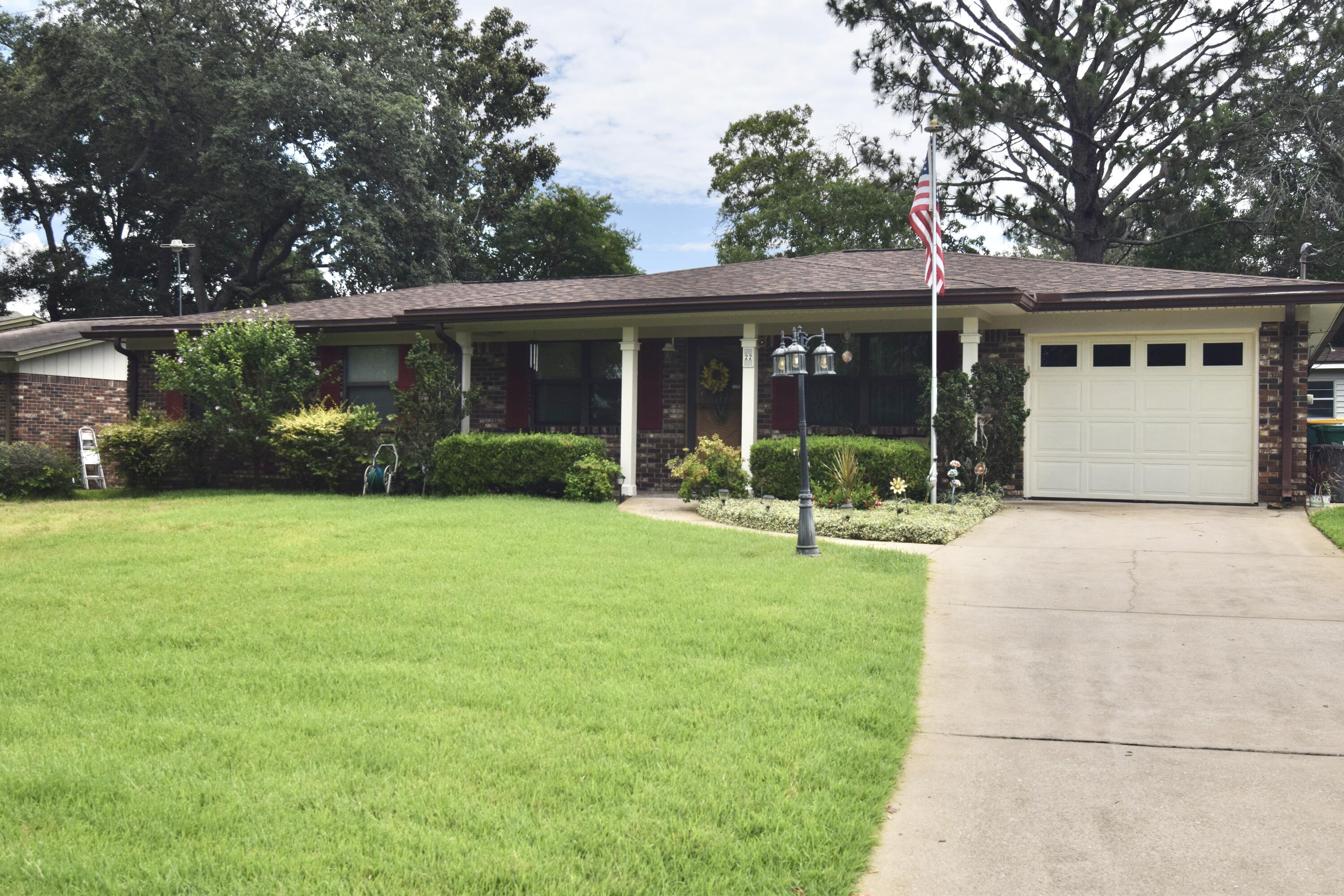 PORT DIXIE S1/2 OF LOTS 26 TO 28 BLK 32 - Residential