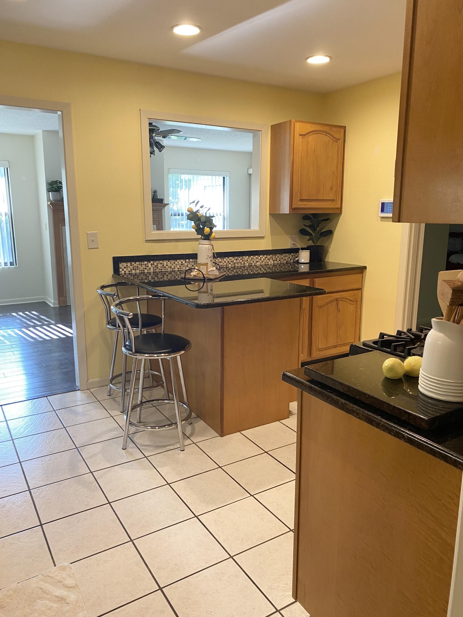 PORT DIXIE S1/2 OF LOTS 26 TO 28 BLK 32 - Residential