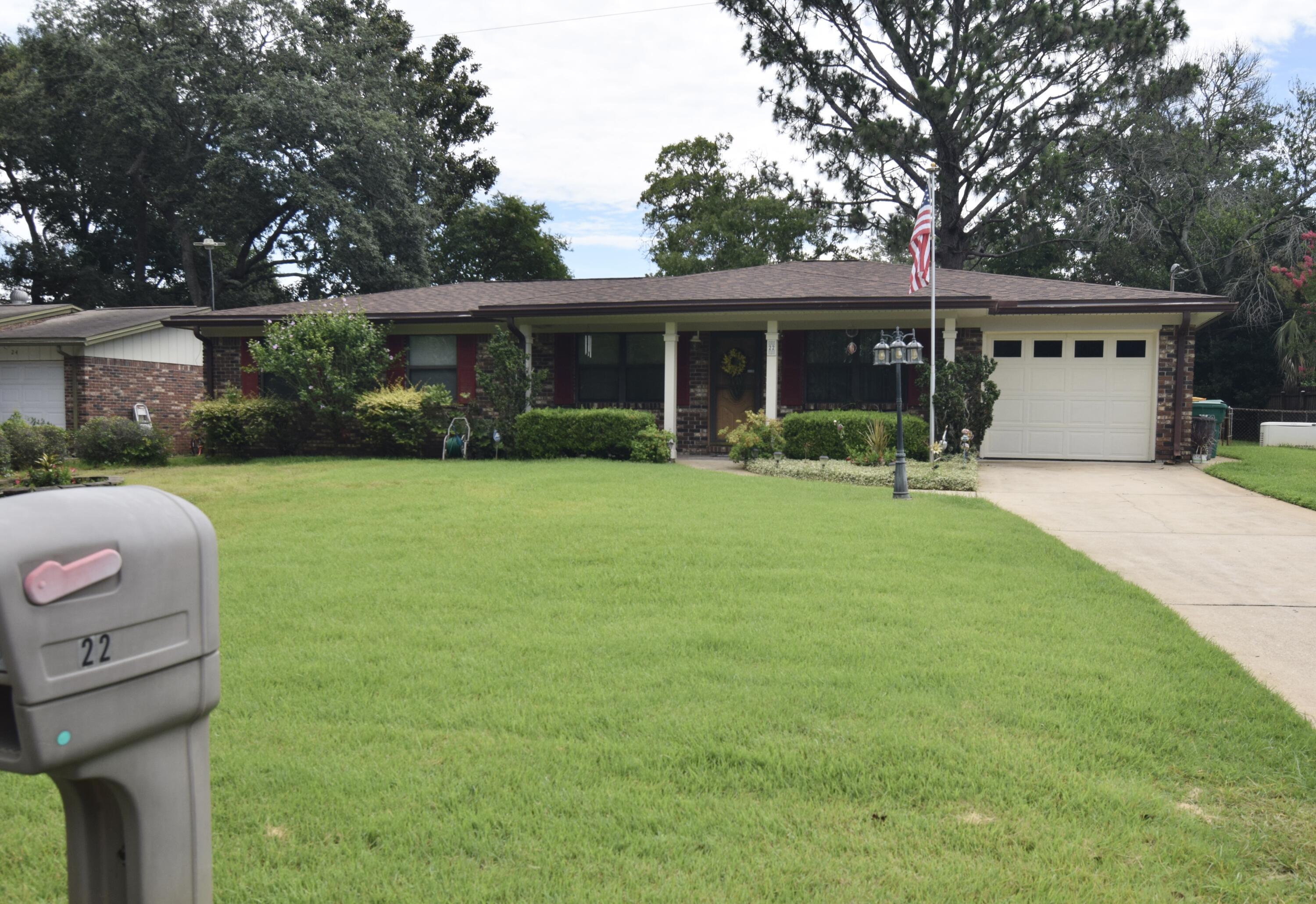 PORT DIXIE S1/2 OF LOTS 26 TO 28 BLK 32 - Residential