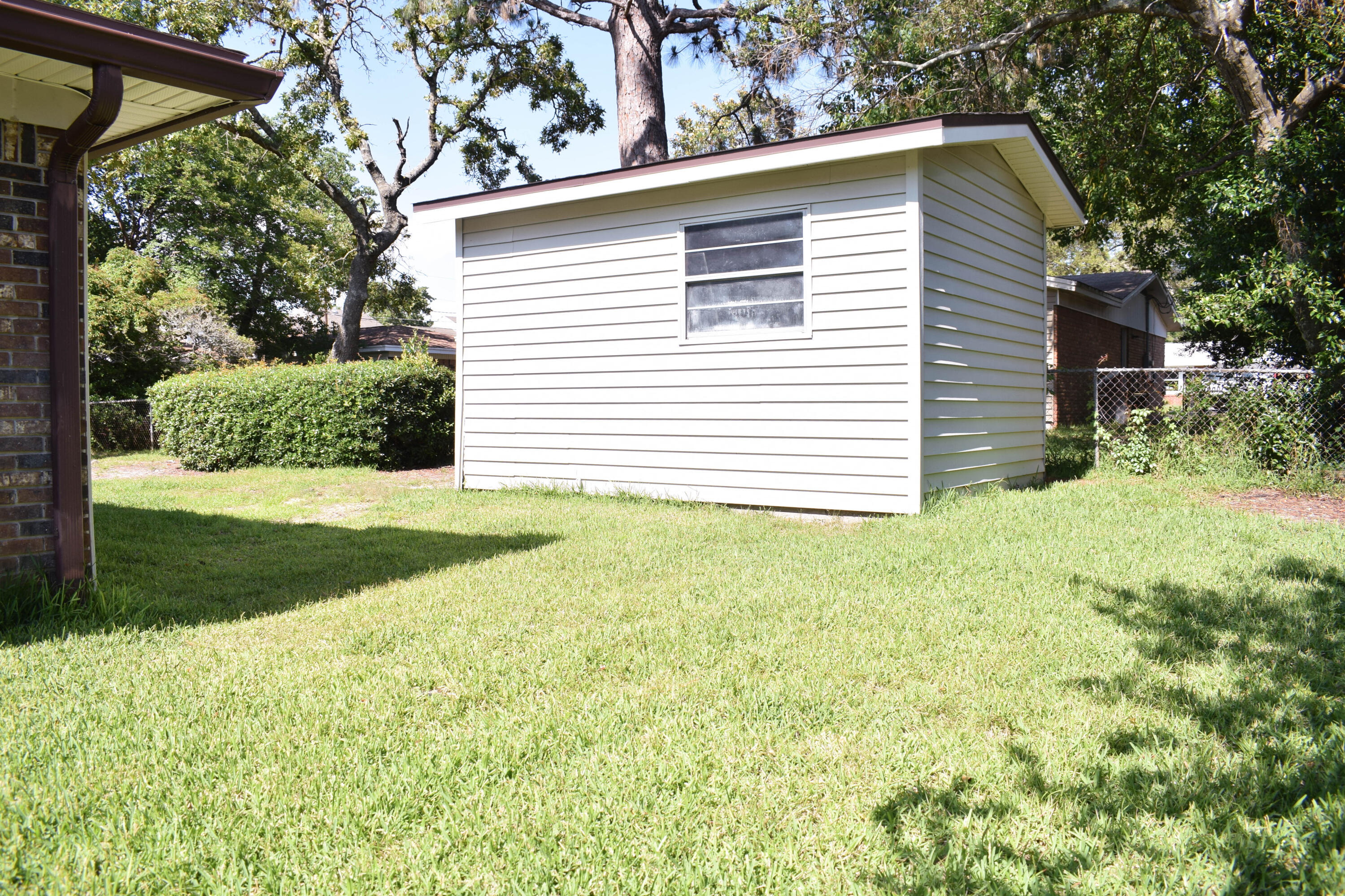 PORT DIXIE S1/2 OF LOTS 26 TO 28 BLK 32 - Residential