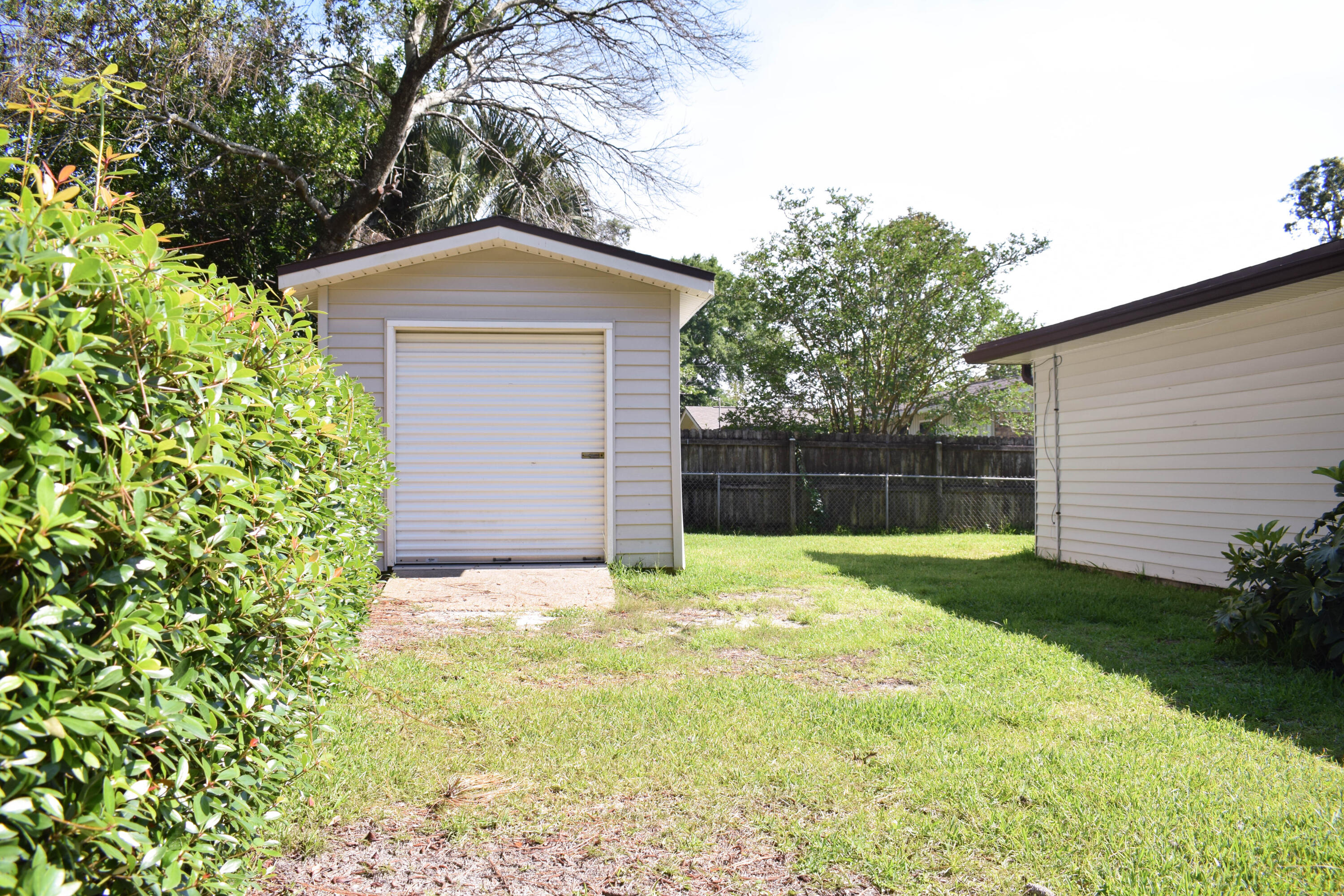 PORT DIXIE S1/2 OF LOTS 26 TO 28 BLK 32 - Residential